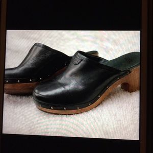 Ugg clogs